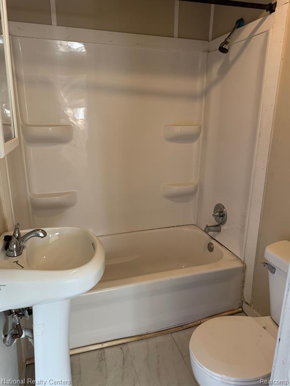 70 W MAPLEDALE Avenue, Hazel Park, MI 48030 — Photo 13
