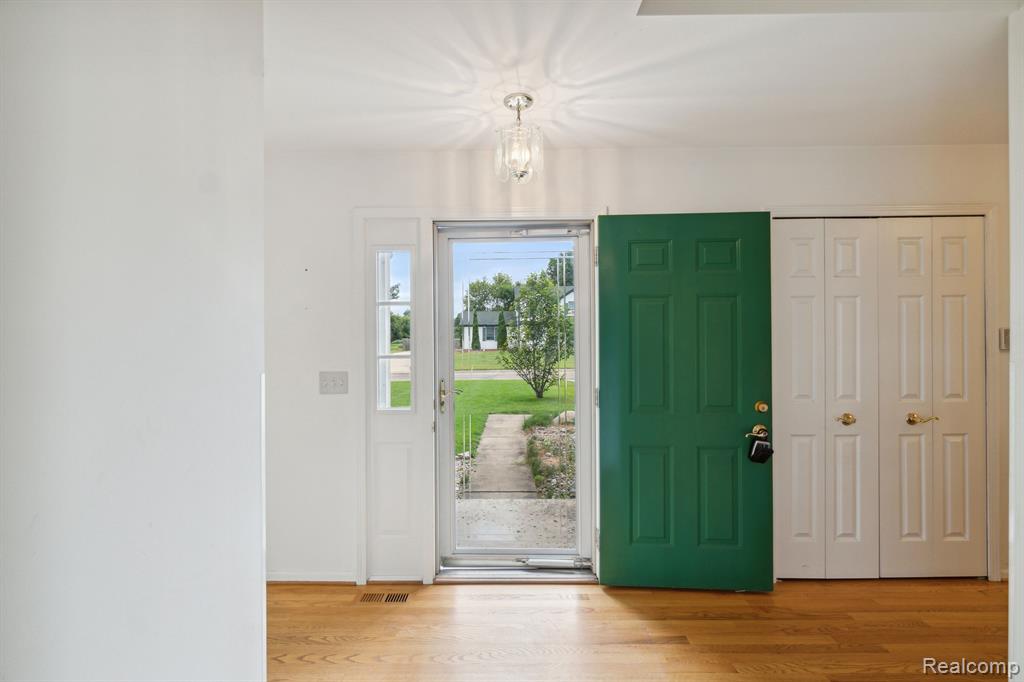 8062 FOX HOLLOW Road, Goodrich Vlg, MI — Photo 4