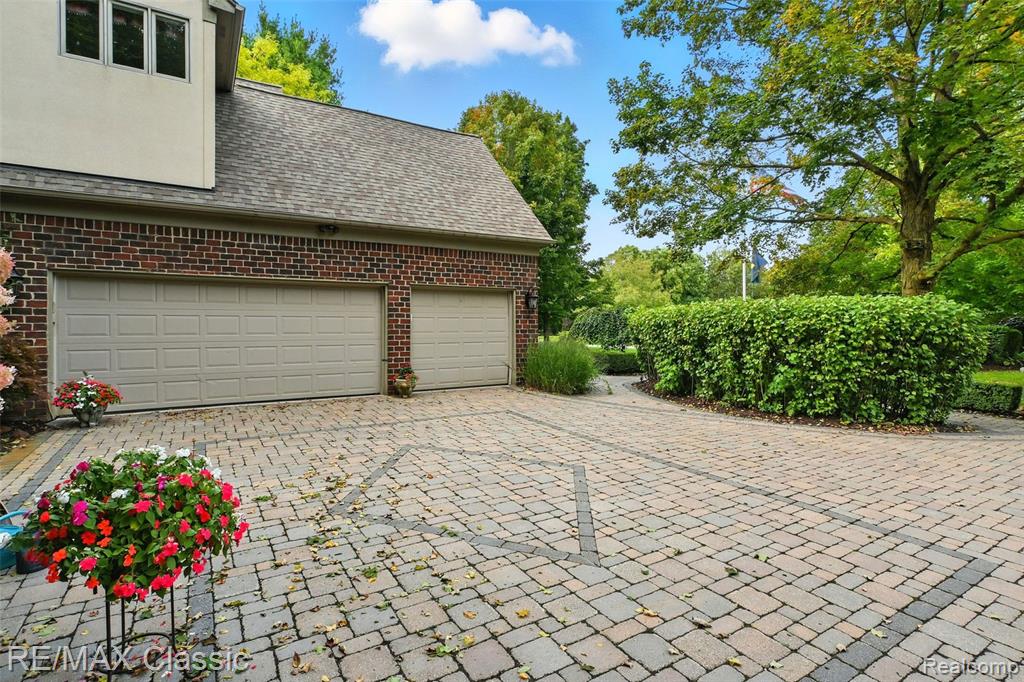 8033 Pine Ridge Court, Northville, MI 48168 — Photo 39