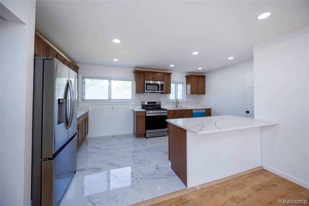 939 S Wildwood Street, Westland, MI 48186 — Photo 15