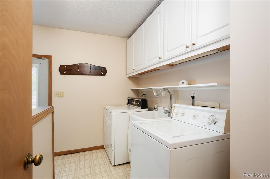 15800 Park Lane, Plymouth, MI 48170 — Photo 21