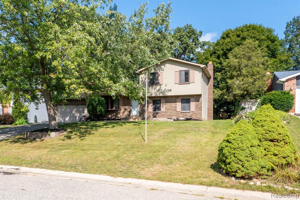 8962 Glasgow Drive, White Lake, MI — Photo 2