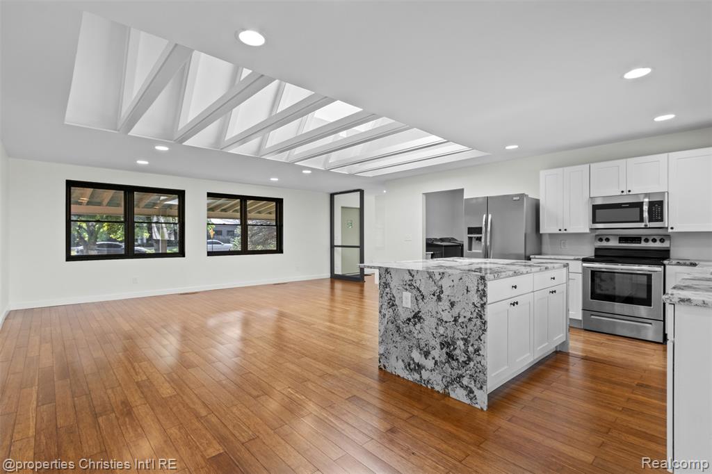 571 Yorkton Lane, Bloomfield Hills, MI 48304 — Photo 10