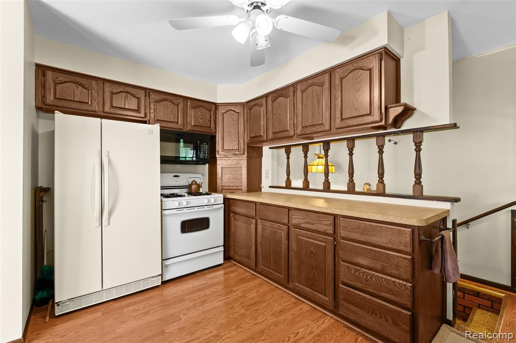 9044 Kemper Drive, South Lyon, MI 48178 — Photo 16