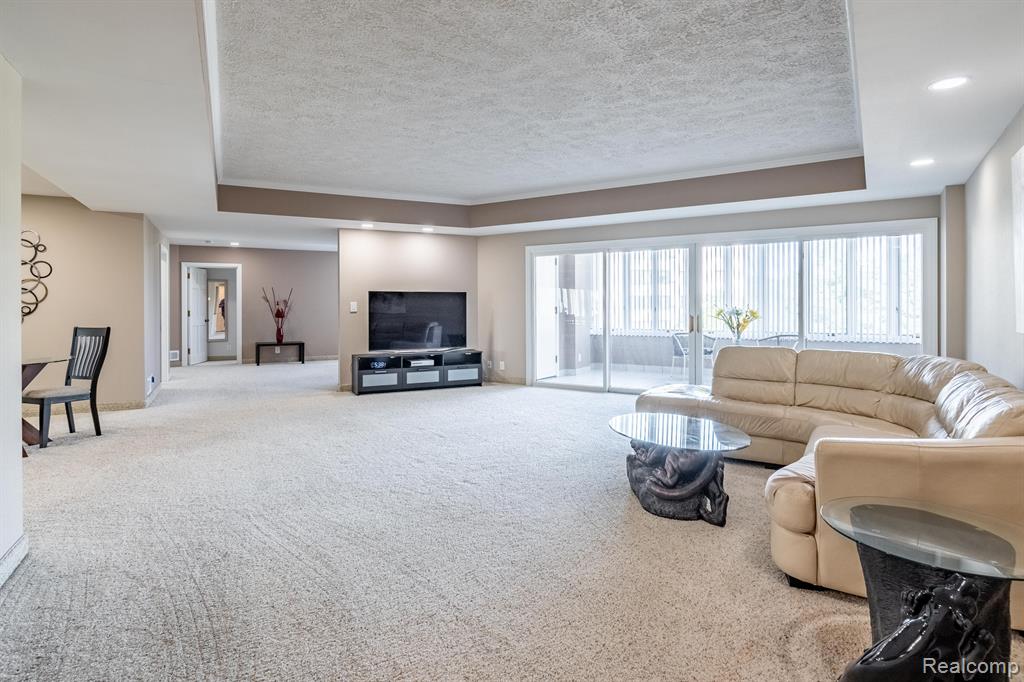 43100 12 OAKS CRESCENT Drive, 4044, Novi, MI 48377 — Photo 7