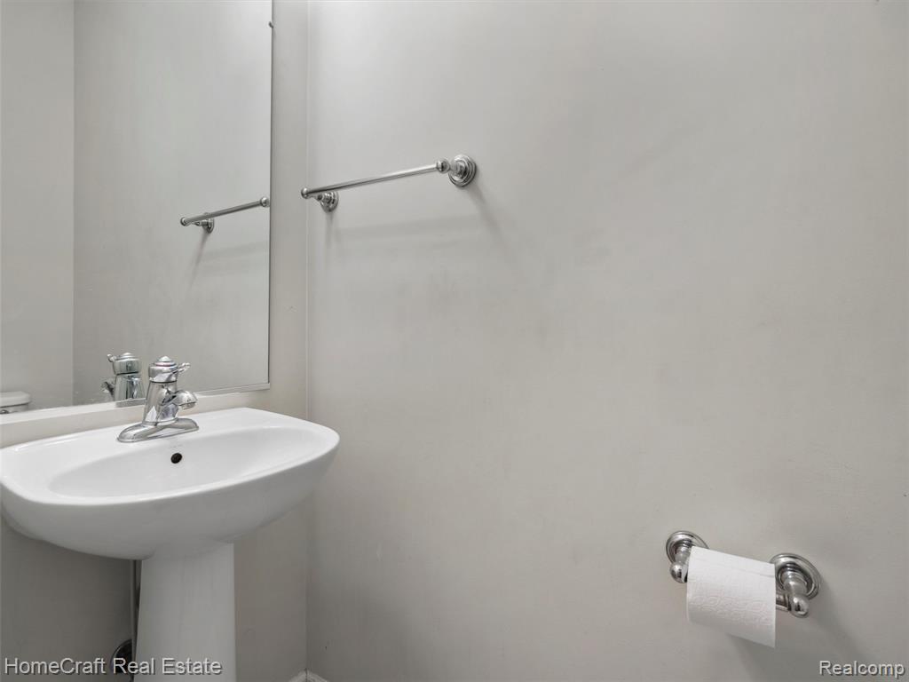 7970 HALLIE Drive, Ypsilanti, MI 48198 — Photo 22