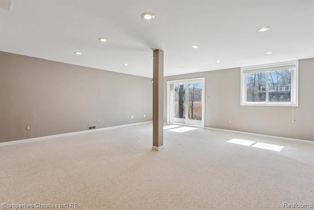40611 PAISLEY Circle, Novi, MI 48377 — Photo 42