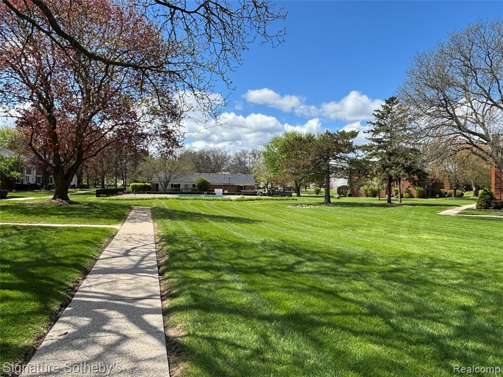 689 E Fox Hills Drive, 65, Bloomfield Hills, MI 48304 — Photo 26