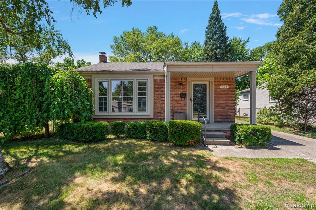 754 S Webik Avenue, Clawson, MI — Photo 4