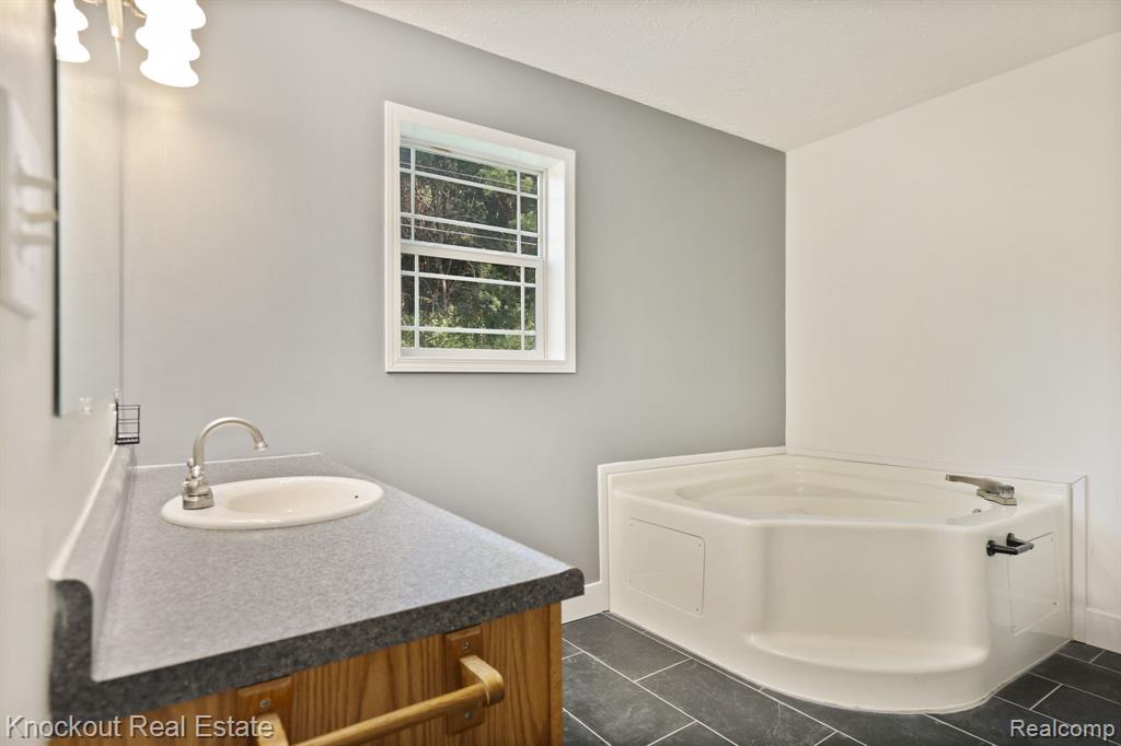 6977 Rathbun Road, Birch Run, MI 48415 — Photo 22