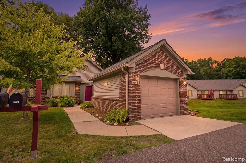 21305 Juniper Court, 61, Farmington Hills, MI 48336