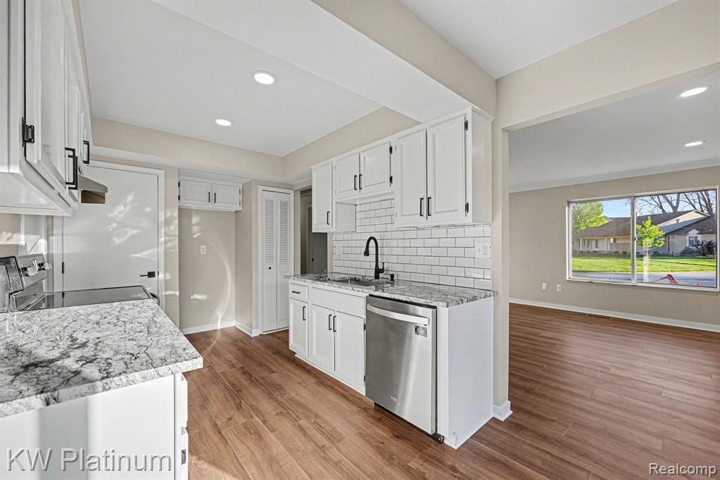 31825 Breezeway, New Baltimore, MI 48047 — Photo 8