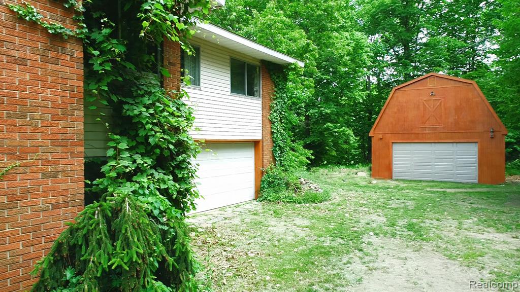 1050 Teggerdine Road, White Lake, MI — Photo 15