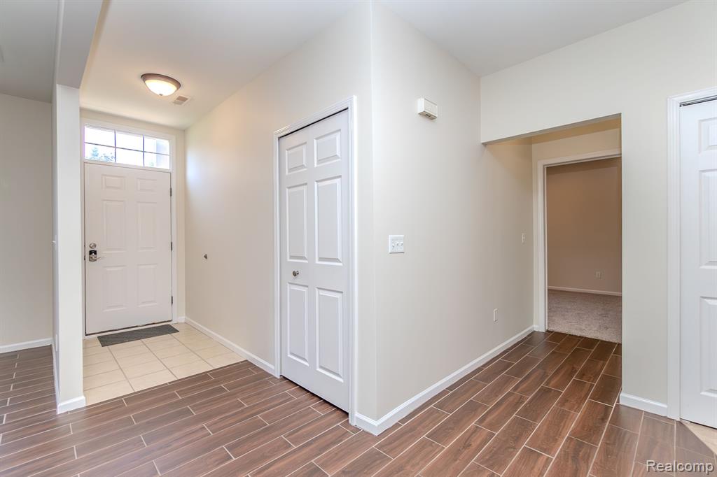 8106 CHESAPEAKE Circle, Walled Lake, MI 48390 — Photo 8