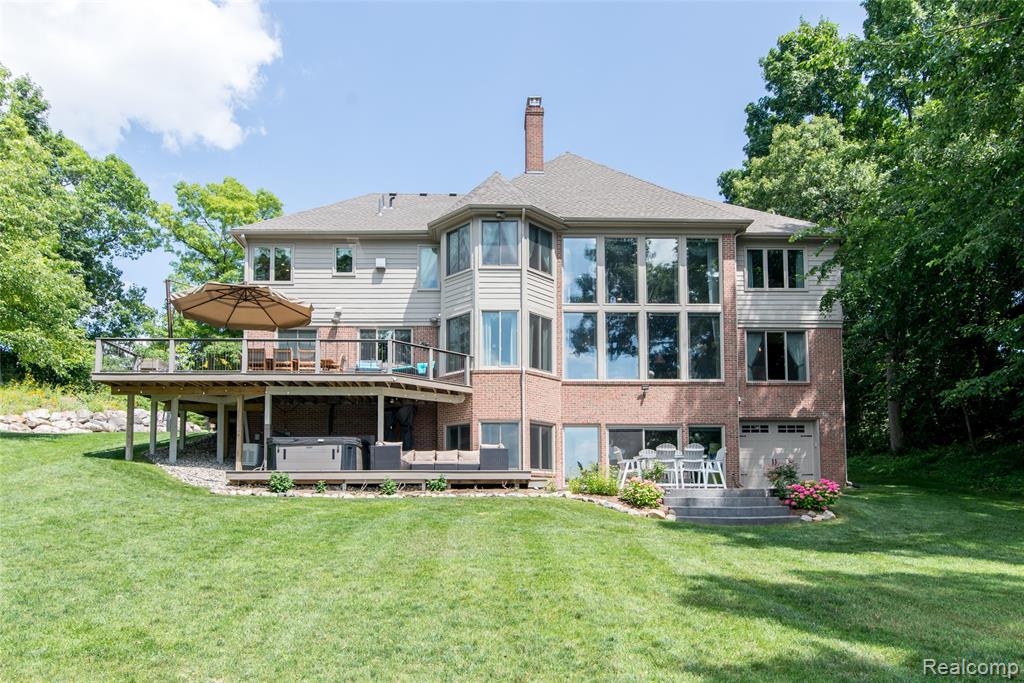 3166 W Beach Lake Drive, Milford, MI, 48380