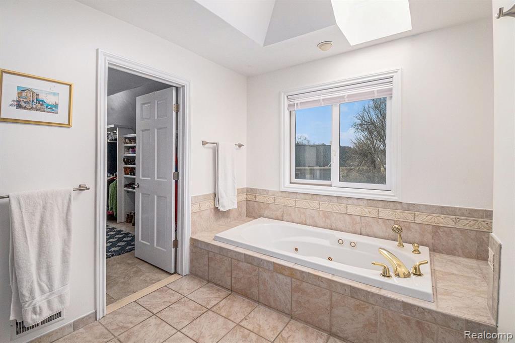 490 Hunters Crest Drive, Saline, MI 48176 — Photo 15