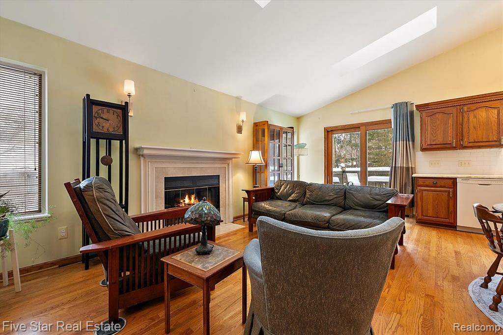 6586 Pontiac Lake Road, 1, Waterford, MI 48327 — Photo 12