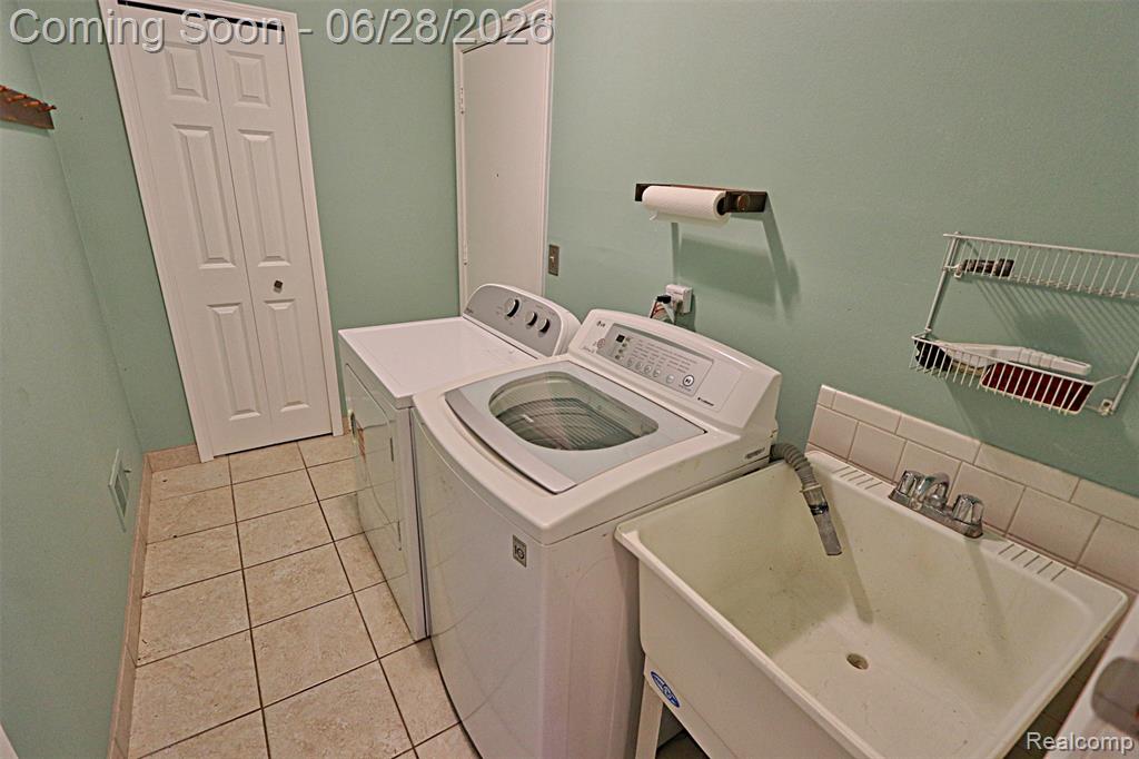 9391 Mayflower Court, Plymouth, MI 48170 — Photo 12