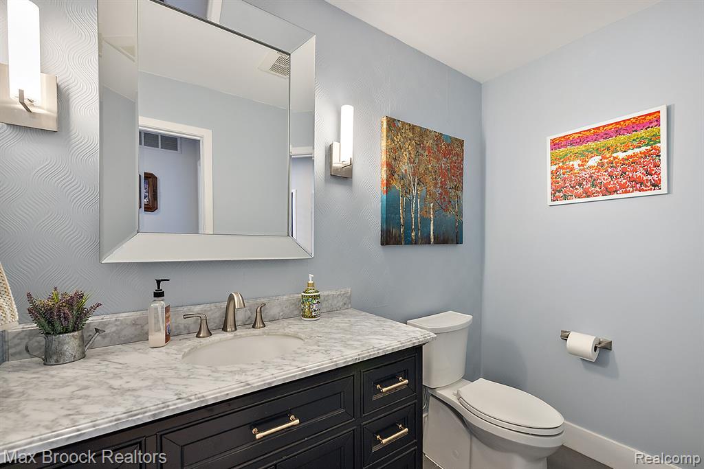 3540 Erie Drive, Orchard Lake Village, MI 48324 — Photo 12