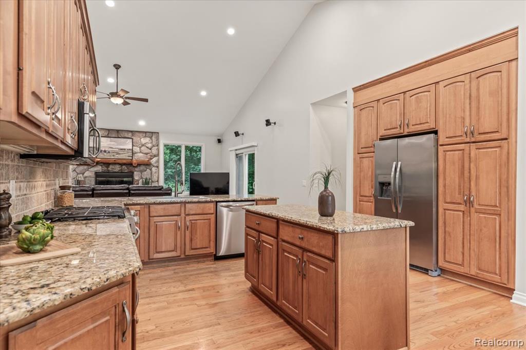 15301 Oak Hollow Drive, Holly, MI 48442 — Photo 22