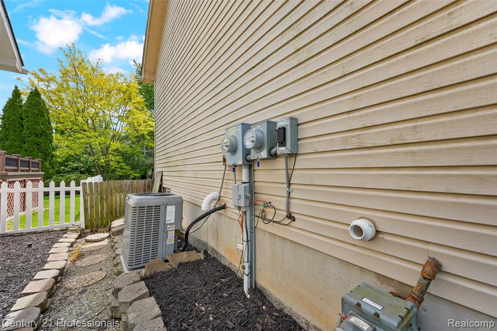 3061 Talon Circle, Lake Orion, MI — Photo 39