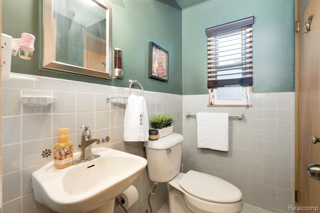 392 Cambridge Drive, Mount Clemens, MI 48043 — Photo 39