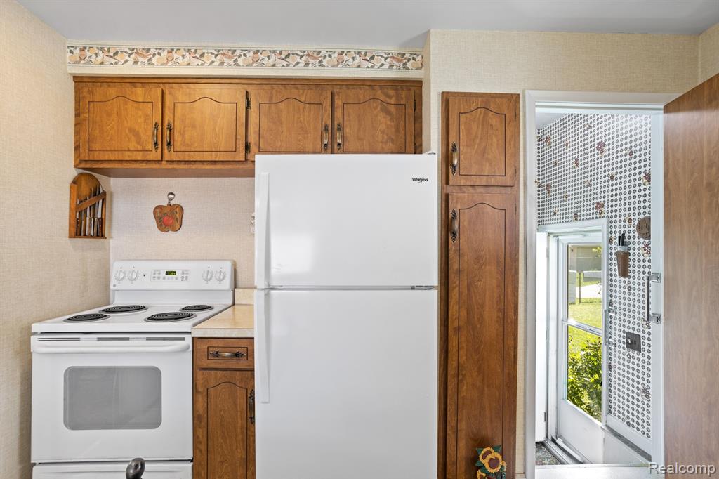 504 E LA SALLE Avenue, Royal Oak, MI 48073 — Photo 9