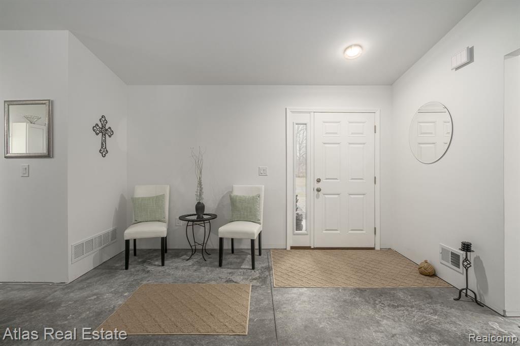 4081 Hidden View Drive, Flint, MI 48506 — Photo 12
