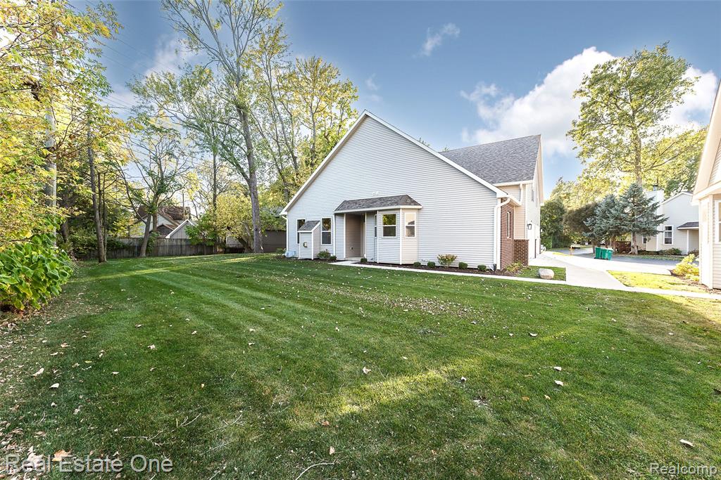 529 Indian Oaks Drive, Howell, MI 48843 — front exterior