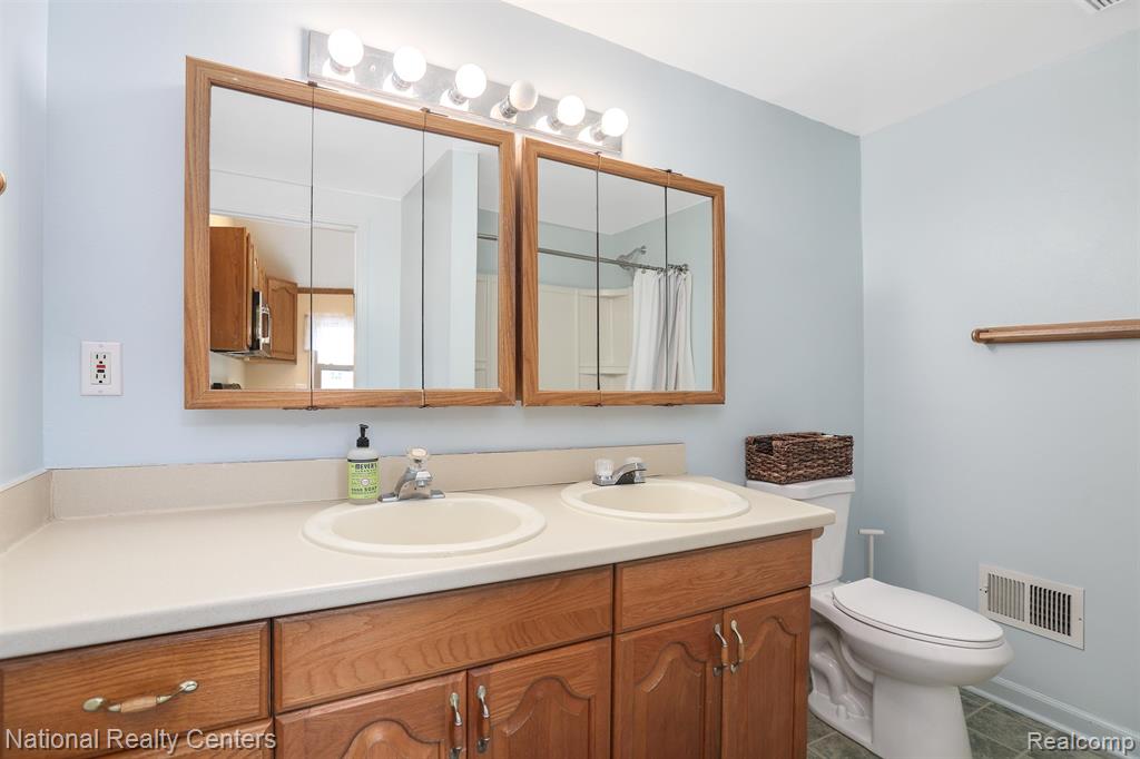 330 BEACHWAY Street, Whitmore Lake, MI 48189 — Photo 24