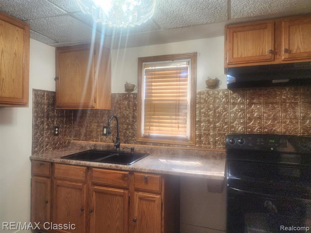 472 S JESSIE Street, Pontiac, MI 48341 — Photo 9