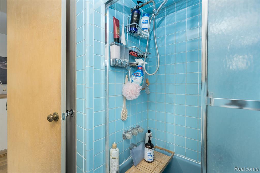 392 Cambridge Drive, Mount Clemens, MI 48043 — Photo 30