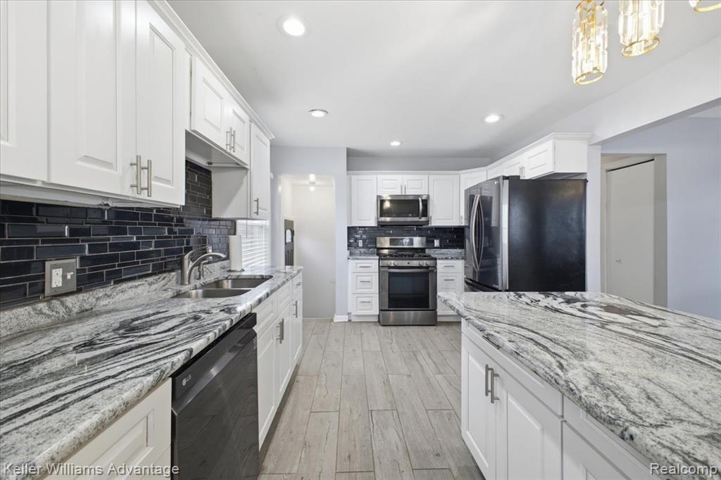 2145 Vernier Road, Grosse Pointe Woods, MI 48236 — Photo 16