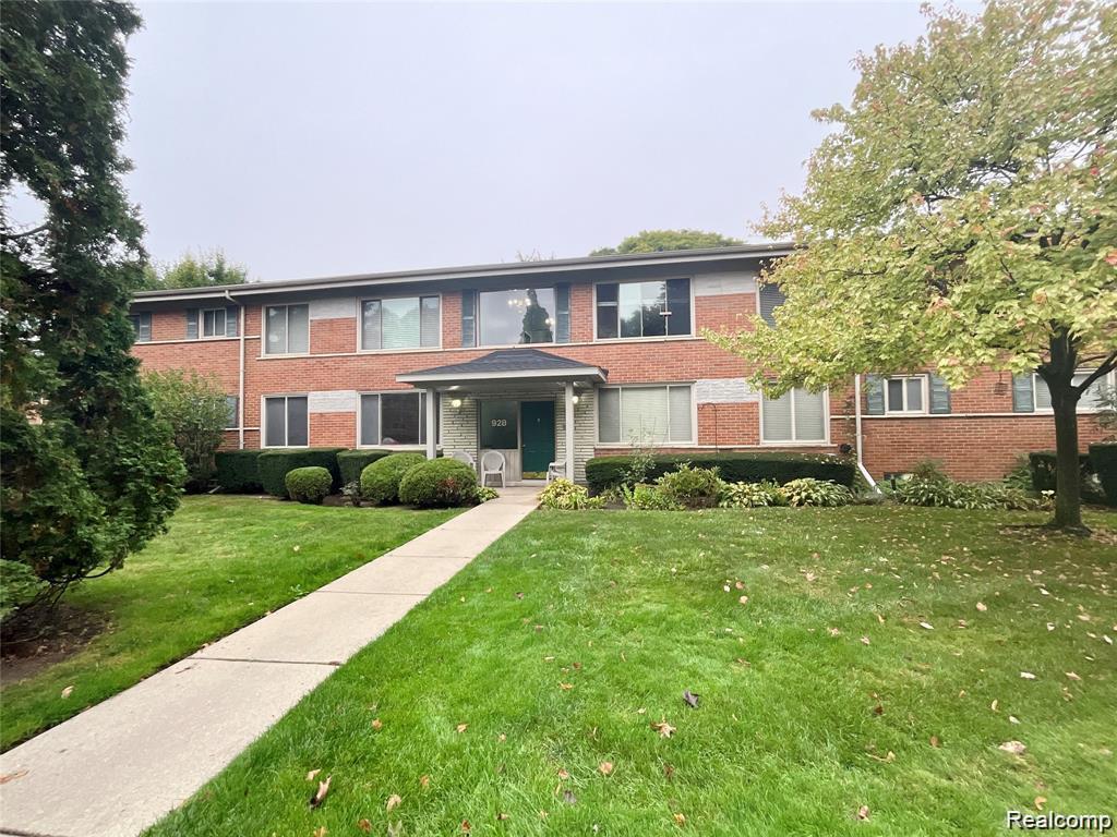 928 N ADAMS Road, Birmingham, MI 48009
