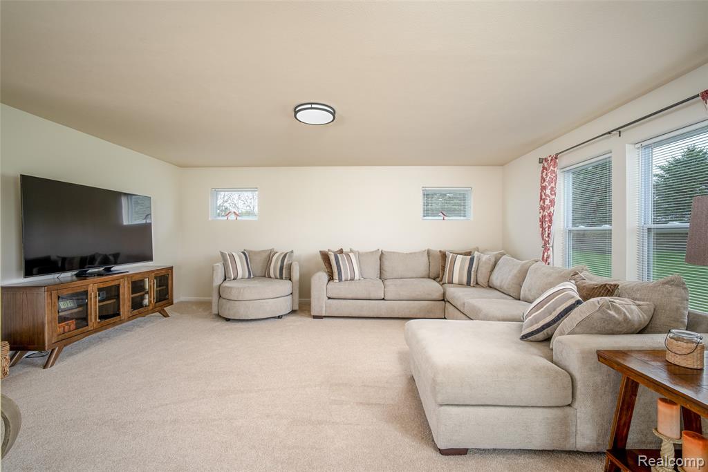 3411 Amber Oaks Drive, Howell, MI 48855 — Photo 5
