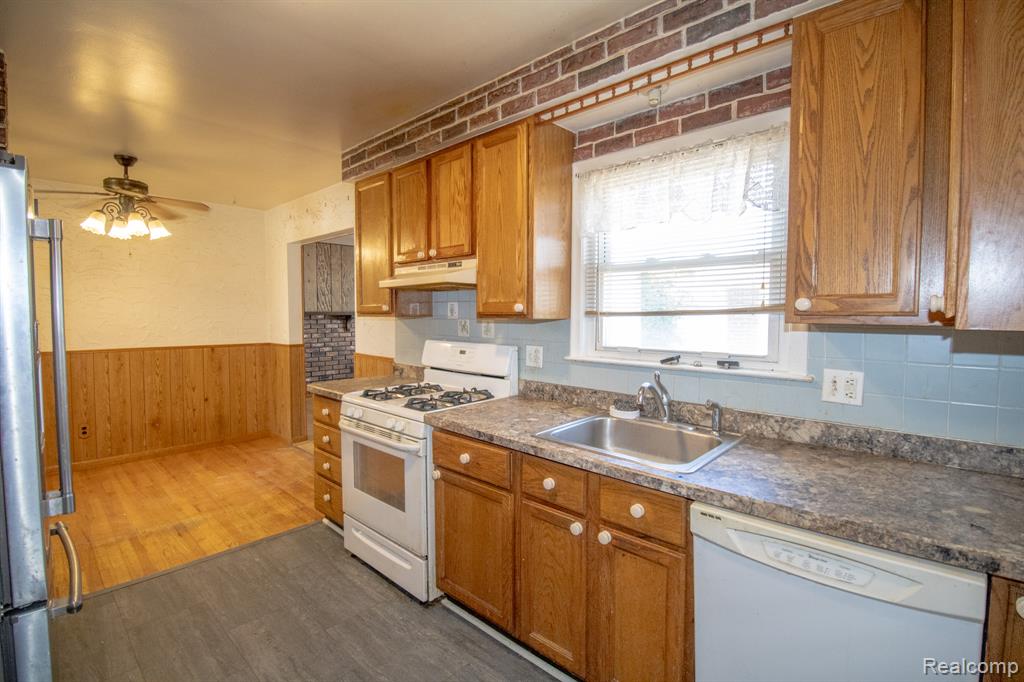 5743 Plainfield Street, Dearborn Heights, MI 48127 — Photo 10