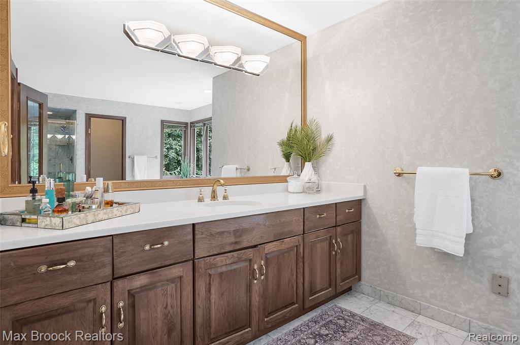 60 Kingsley Manor Drive, Bloomfield Hills, MI 48304 — Photo 40