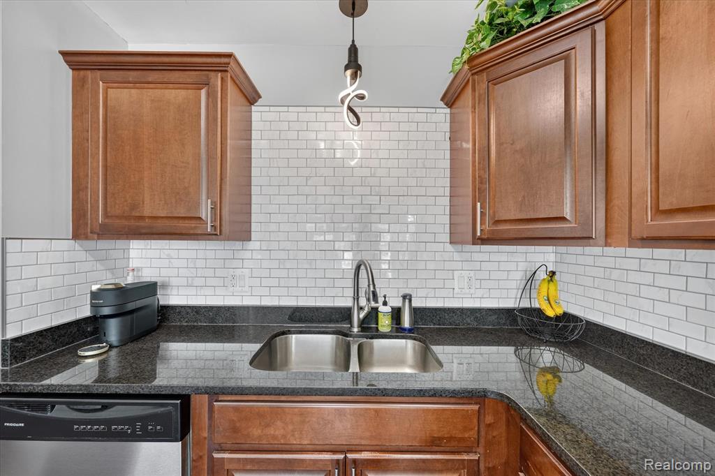 629 Bowers Street, Clawson, MI — Photo 10