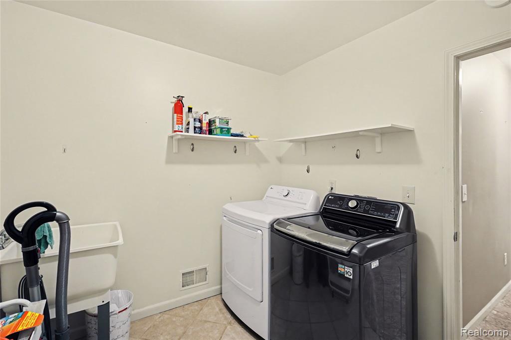 8530 Pineview Lake Drive, Linden, MI 48451 — Photo 15
