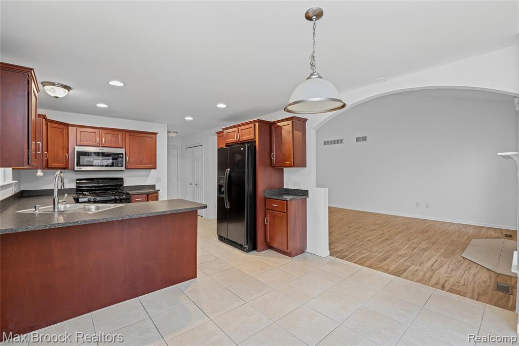 4852 Burberry Drive, Warren, MI 48092 — Photo 20