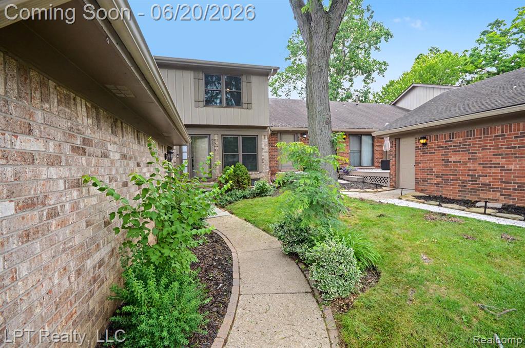 829 Langdon Court, Rochester Hills, MI 48307 — front exterior