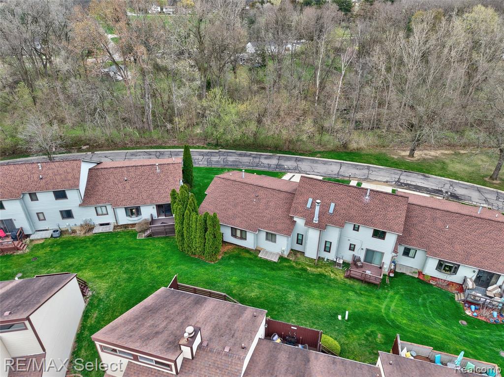 580 Oakbrook Circle, Flushing, MI 48433 — Photo 9