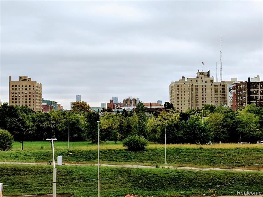 89 E EDSEL FORD FWY, Detroit, MI, 48202