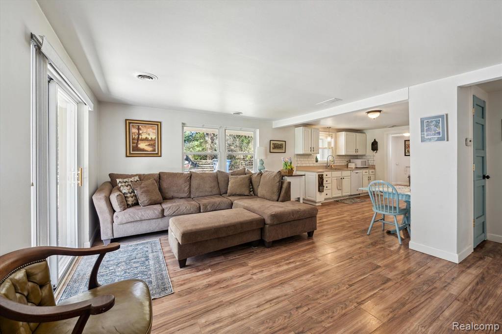 7847 HERBST Road, Brighton, MI 48114 — Photo 10