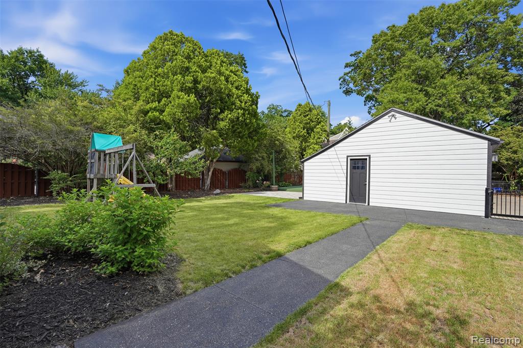93 Oakdale Boulevard, Pleasant Ridge, MI — Photo 44