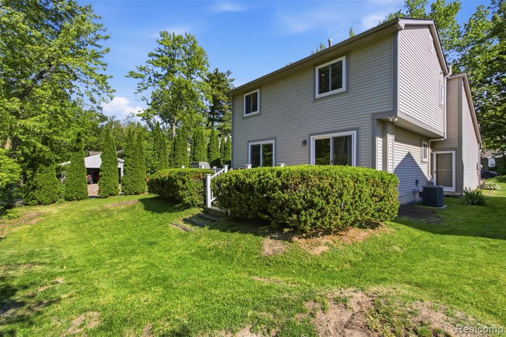 6790 Edwood Avenue, West Bloomfield, MI 48324 — Photo 32