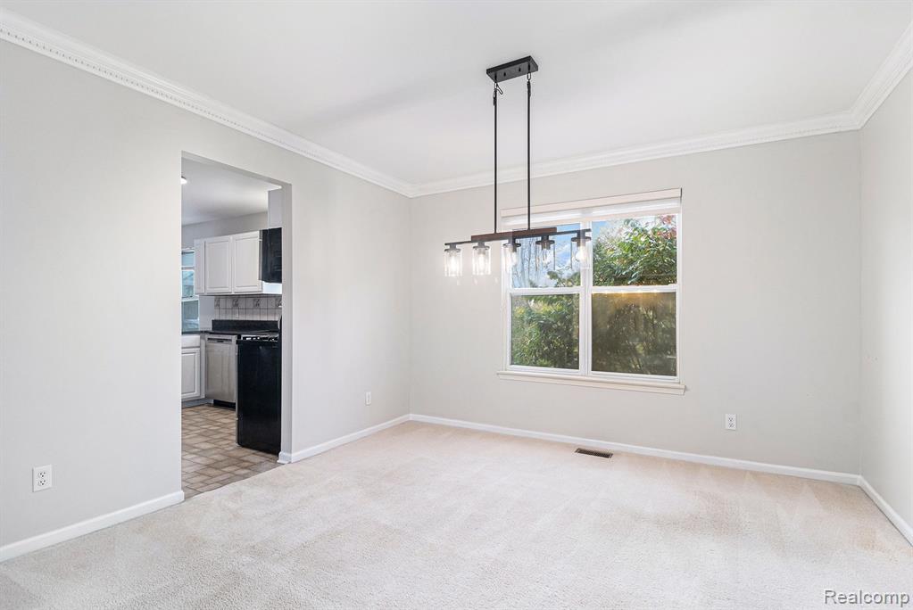 855 DRAKESHIRE Drive, Walled Lake, MI 48390 — Photo 10