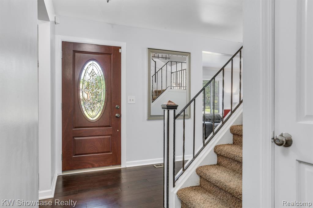 6322 CLARENDON Drive, Canton, MI 48187 — Photo 5