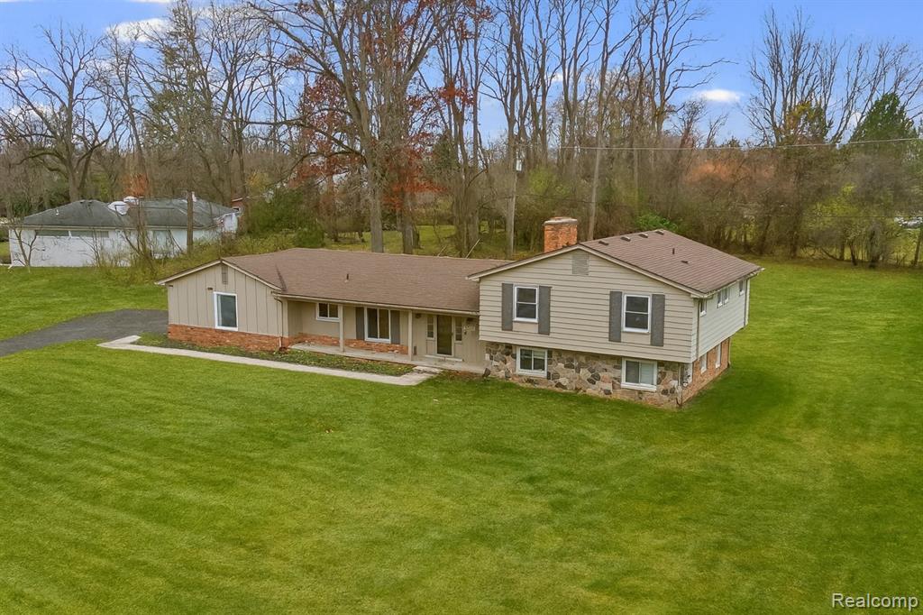 5570 FORMAN Drive, Bloomfield Hills, MI