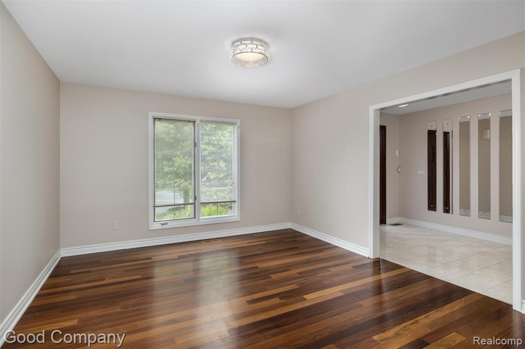 5893 CHRISTINA Drive, West Bloomfield, MI 48324 — Photo 41